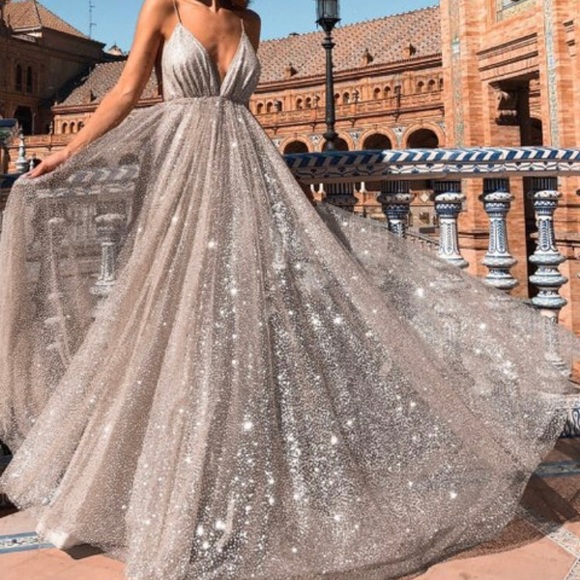 Dresses & Skirts - NWT! Stunning Metallic Gown
